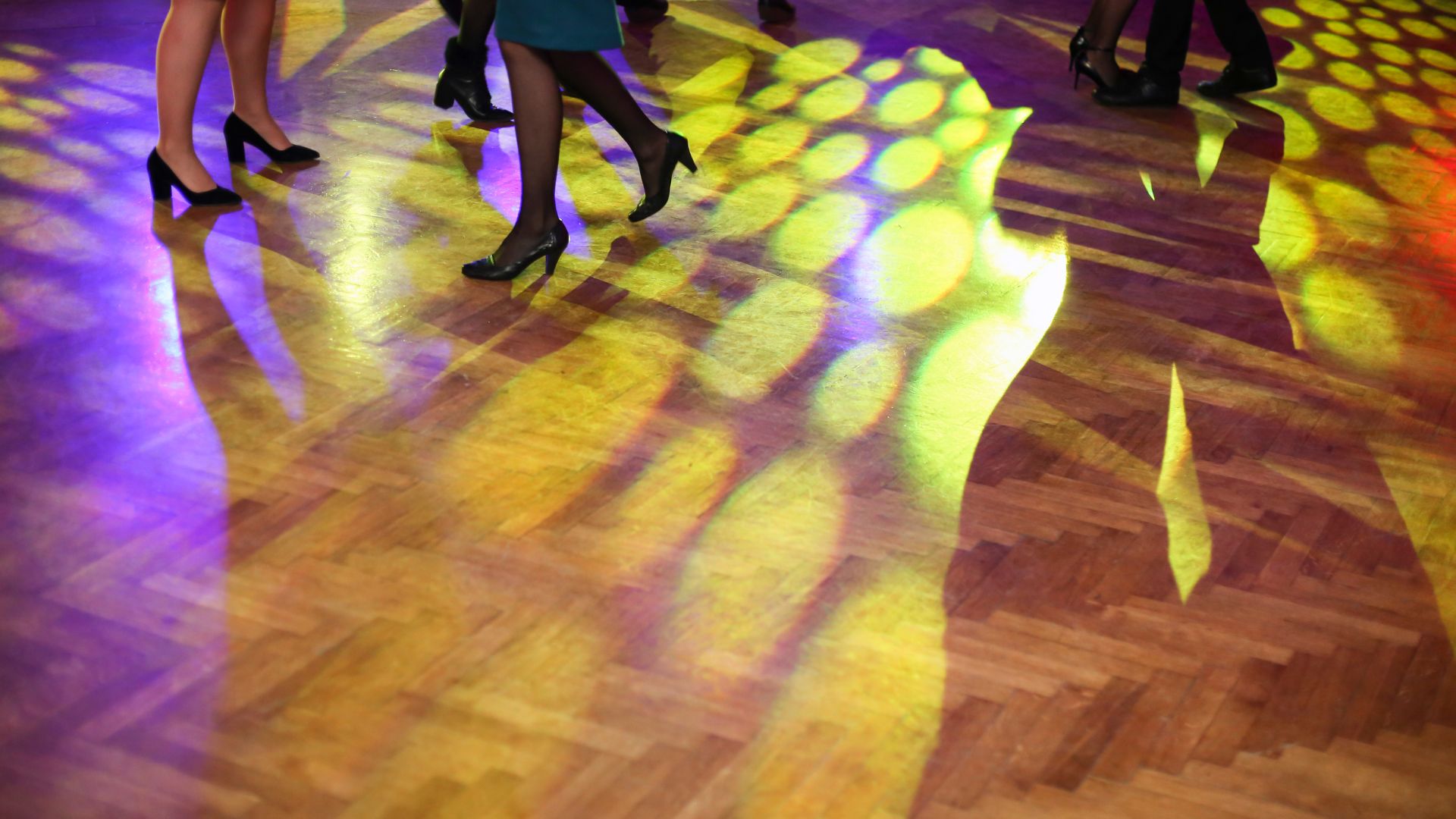 The Effects of Different Flooring Materials on Dance Comfort and Safety