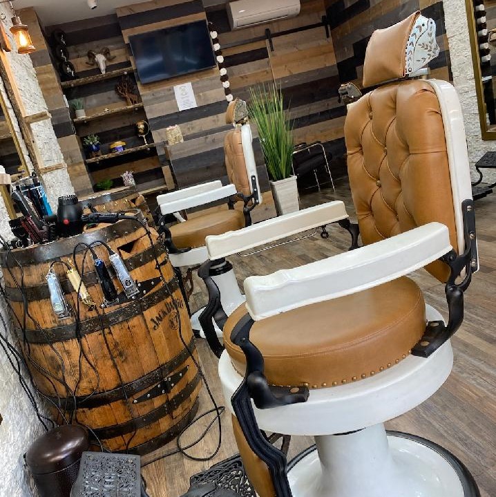 The Role of Texturizing Shears in Achieving a Structured Yet Natural Look